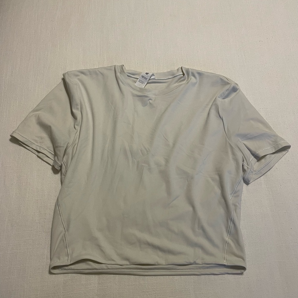 Lululemon nulu crop tee size M in bone